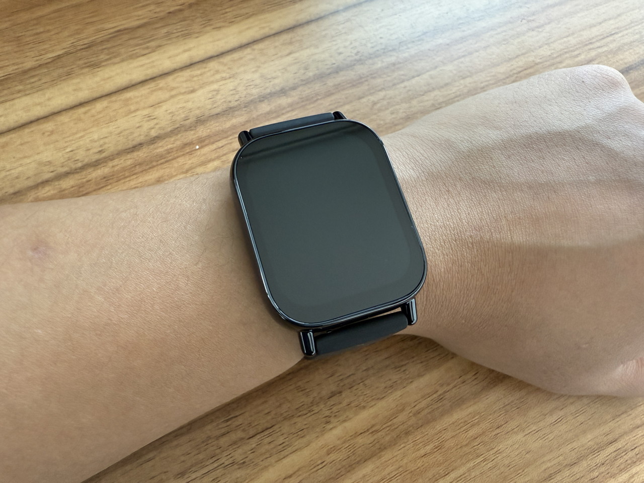 Redmi Watch 5 Liteを装着した様子-正面