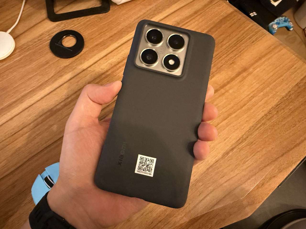 スマホケースを装着した様子-背面