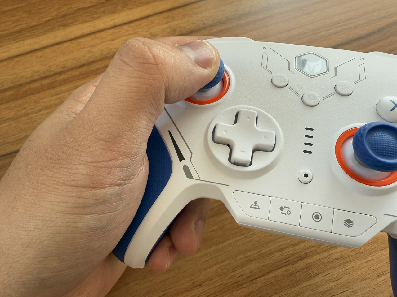 通常版のスティック操作の様子