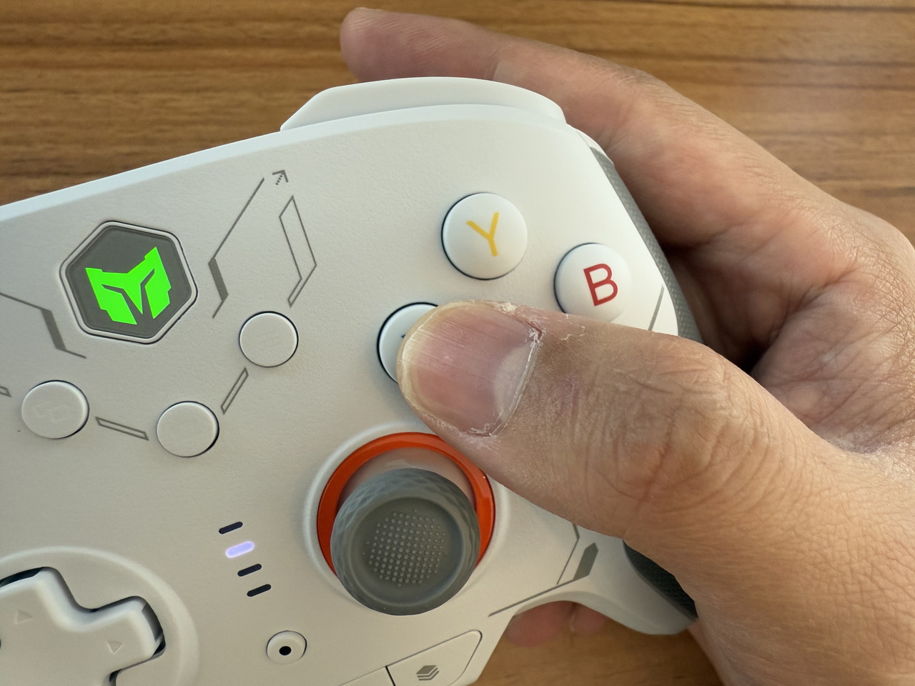 ABXYボタンを押す様子