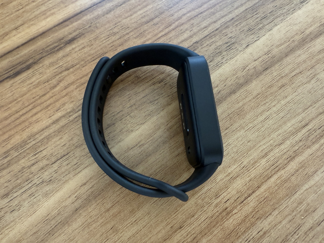 Xiaomi Redmi Band 3の左側面