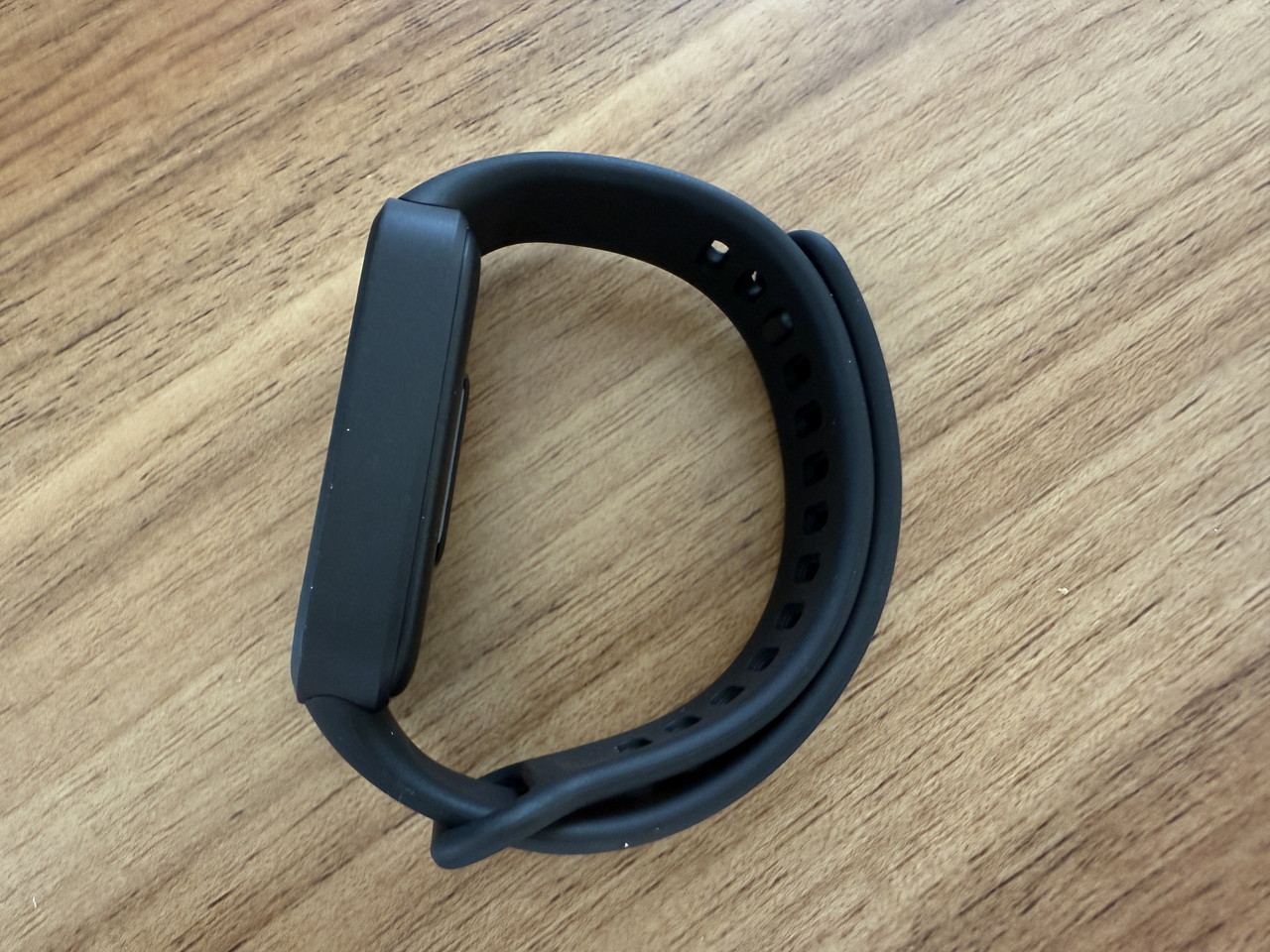 Xiaomi Redmi Band 3の右側面