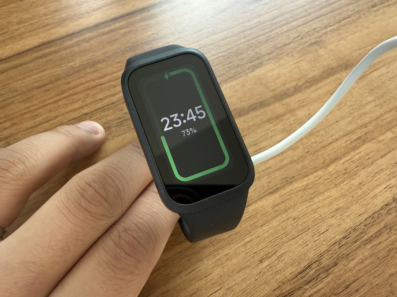 充電中のスマートバンド