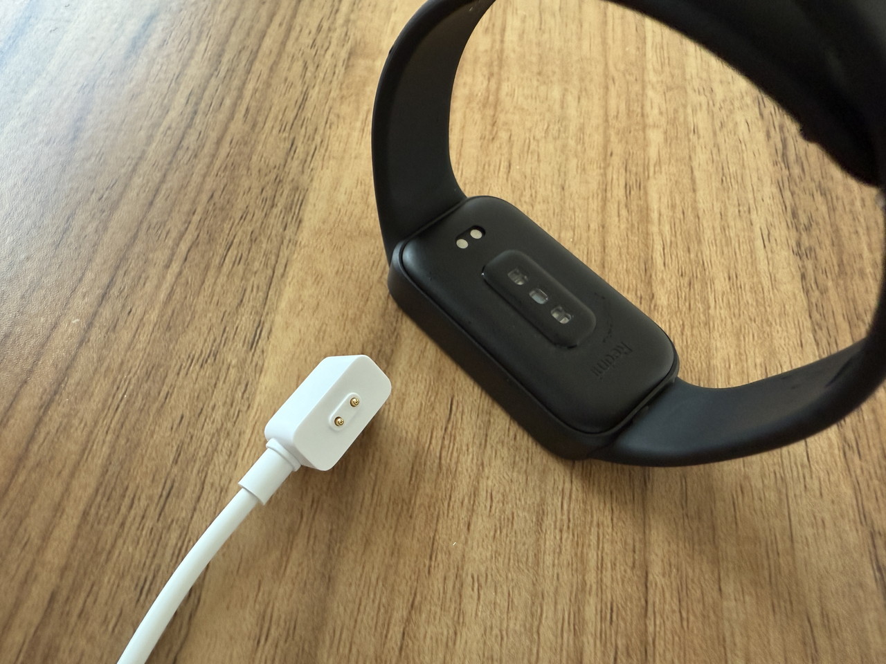 充電端子と充電ケーブル