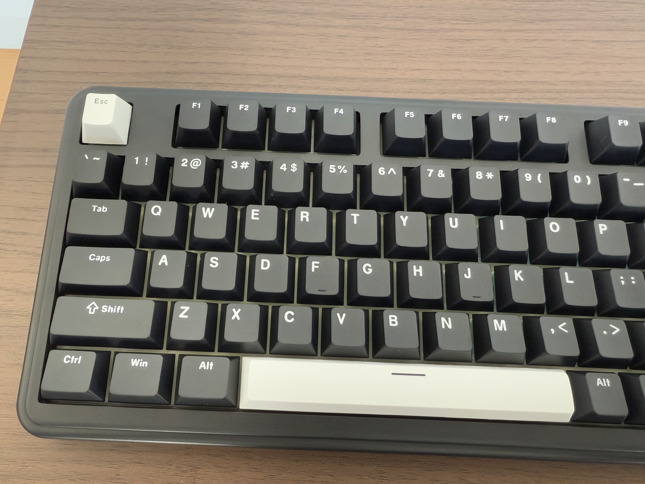 キーボード本体の外観-上部左側