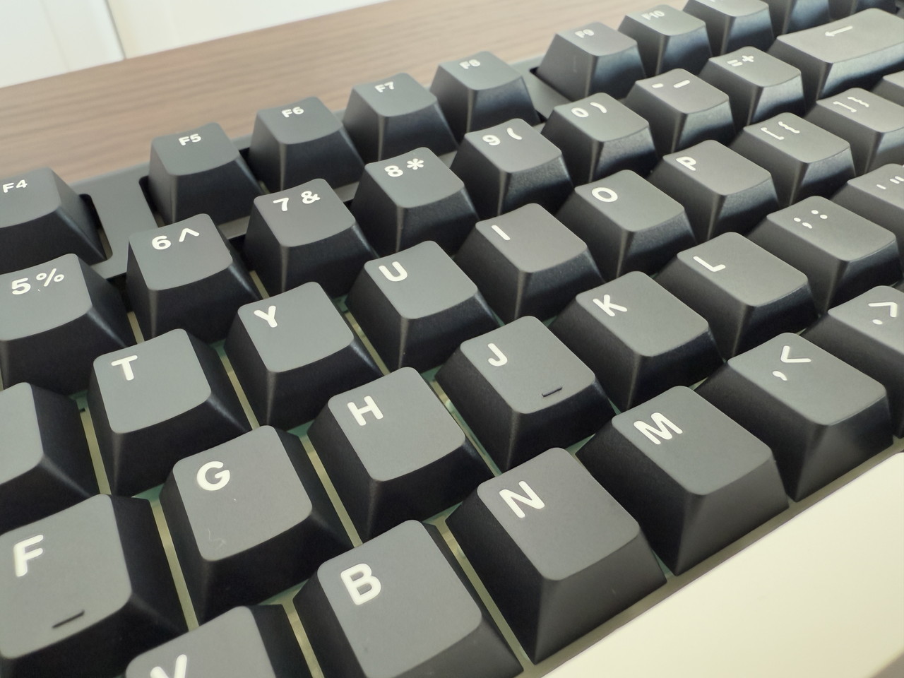 PBTプラスチック素材のキーキャップ