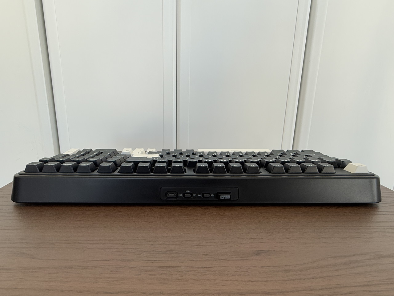 キーボード本体の外観-後部