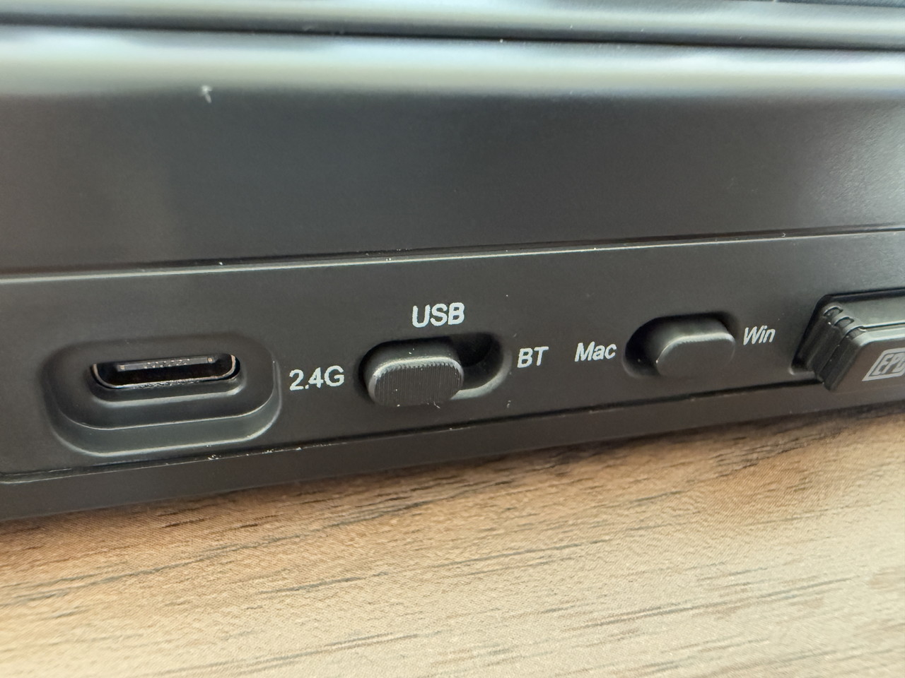 接続方法切替スイッチを2.4Gに切り替えた様子