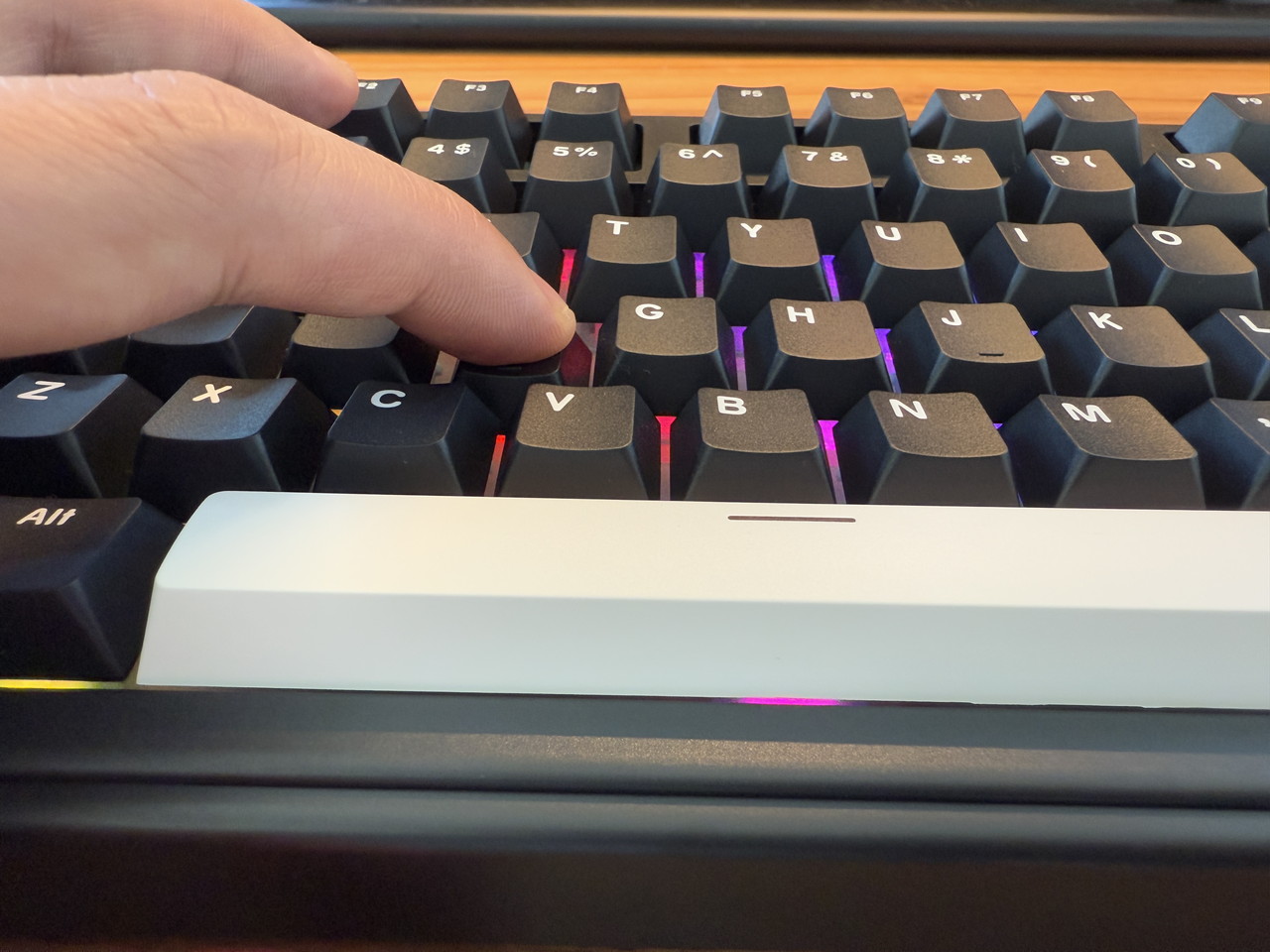 キーの押下圧の確認の様子-手前視点