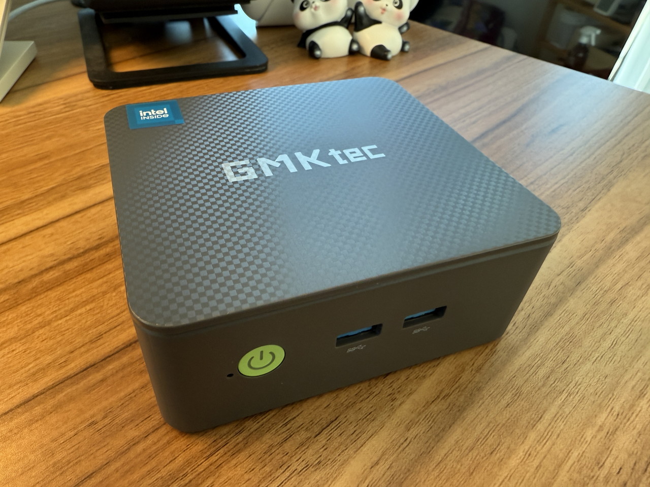 GMKtec NucBox G3 Plusの外観-斜め前視点