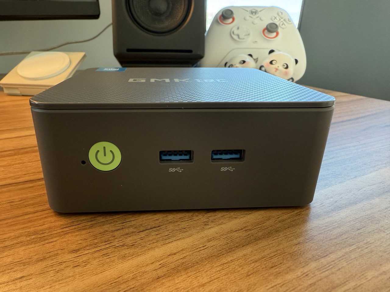 GMKtec NucBox G3 Plusの外観-正面側面