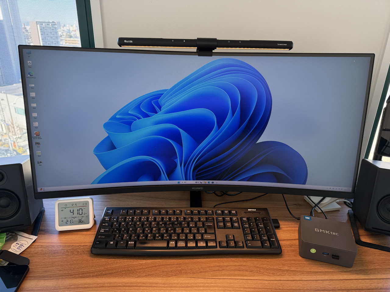 PCをモニターに接続した様子