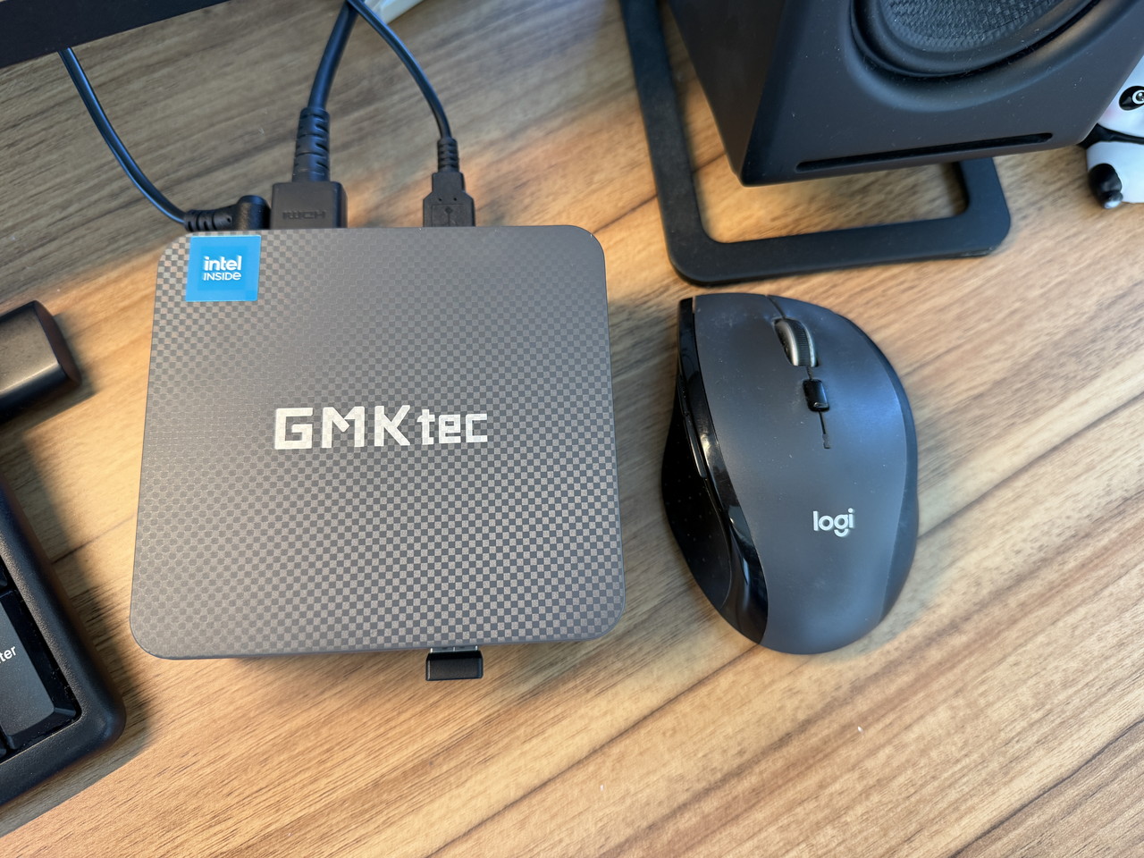 PCとマウスを並べた様子