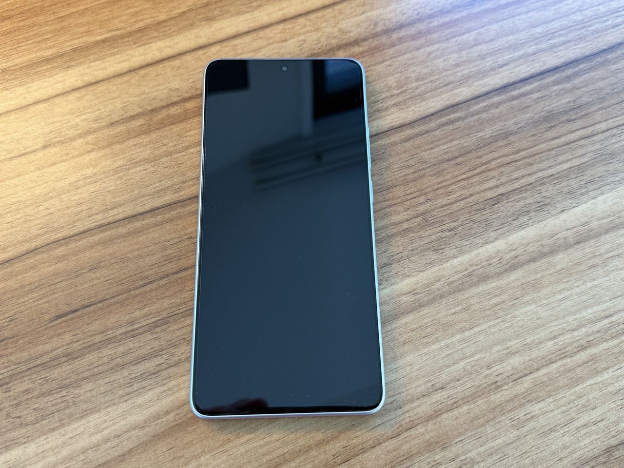 スマホ本体の外観-正面