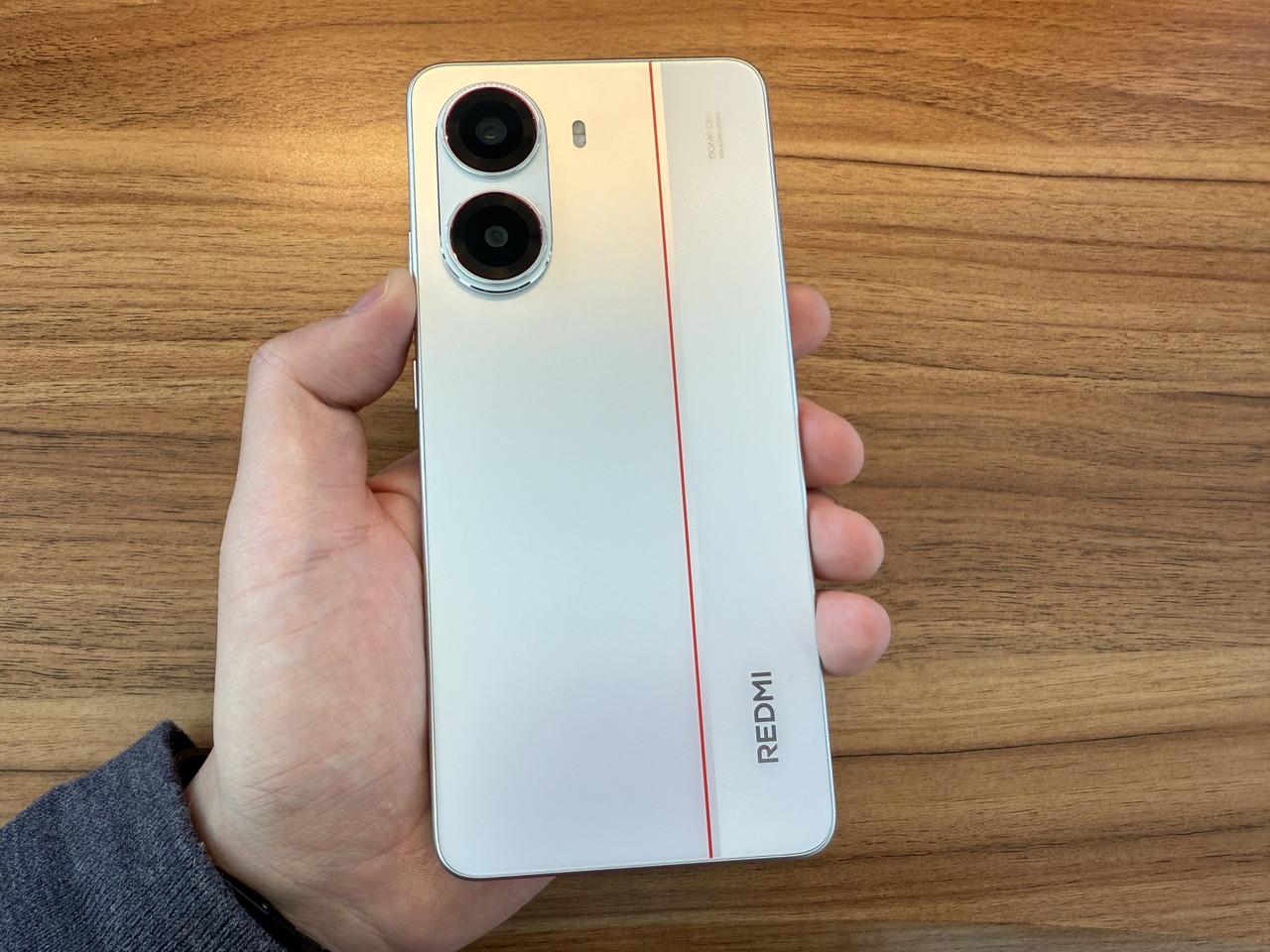 スマホ本体の外観-背面