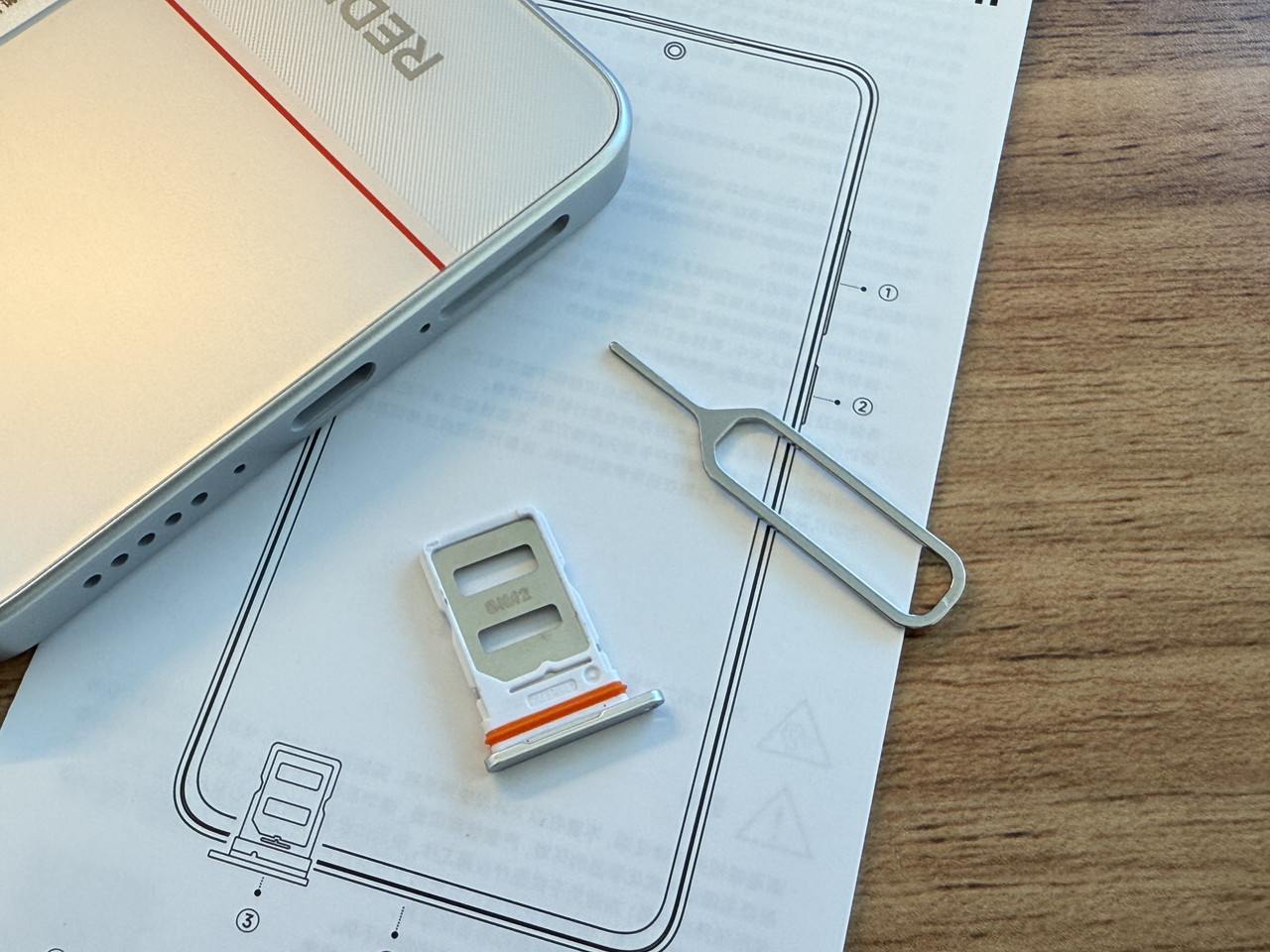 カードスロットを開いた様子