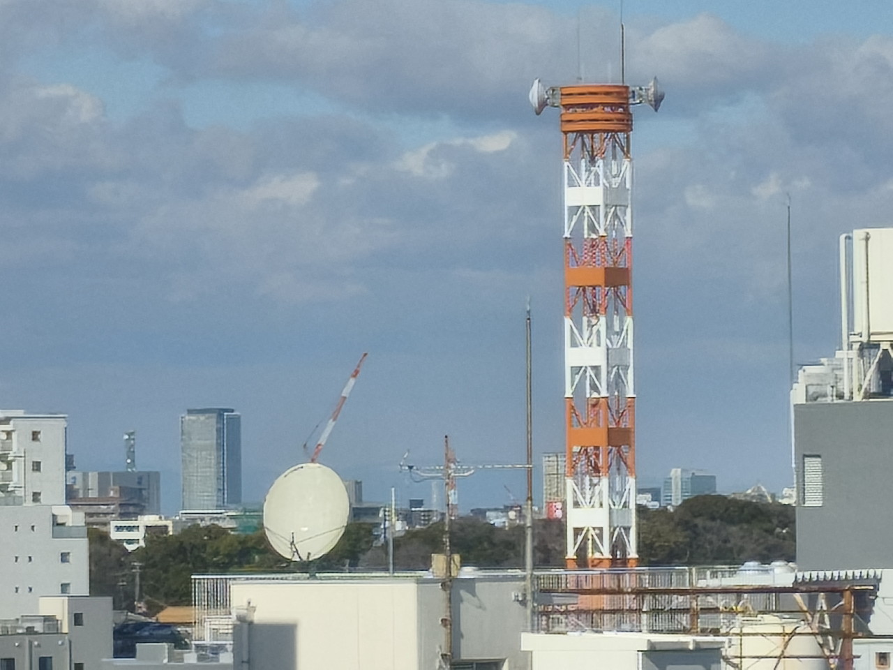 リアカメラで屋外を撮影した写真-10倍