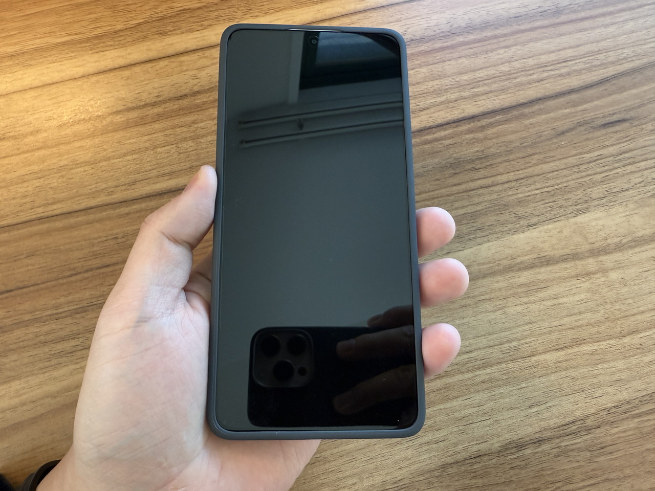 スマホケースを装着した様子-正面