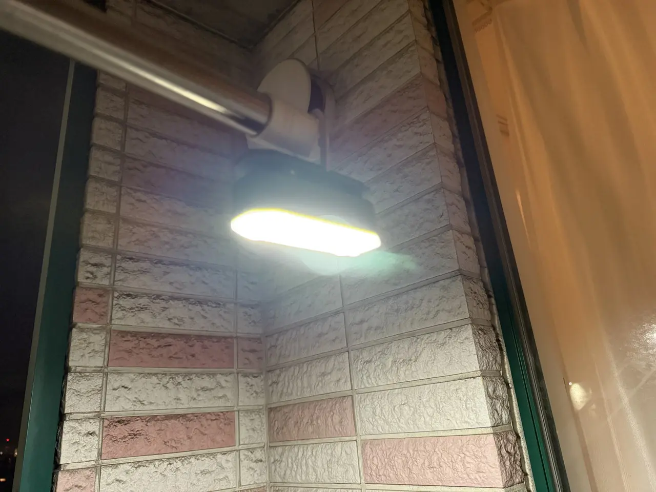 フック設置した様子-下部視点