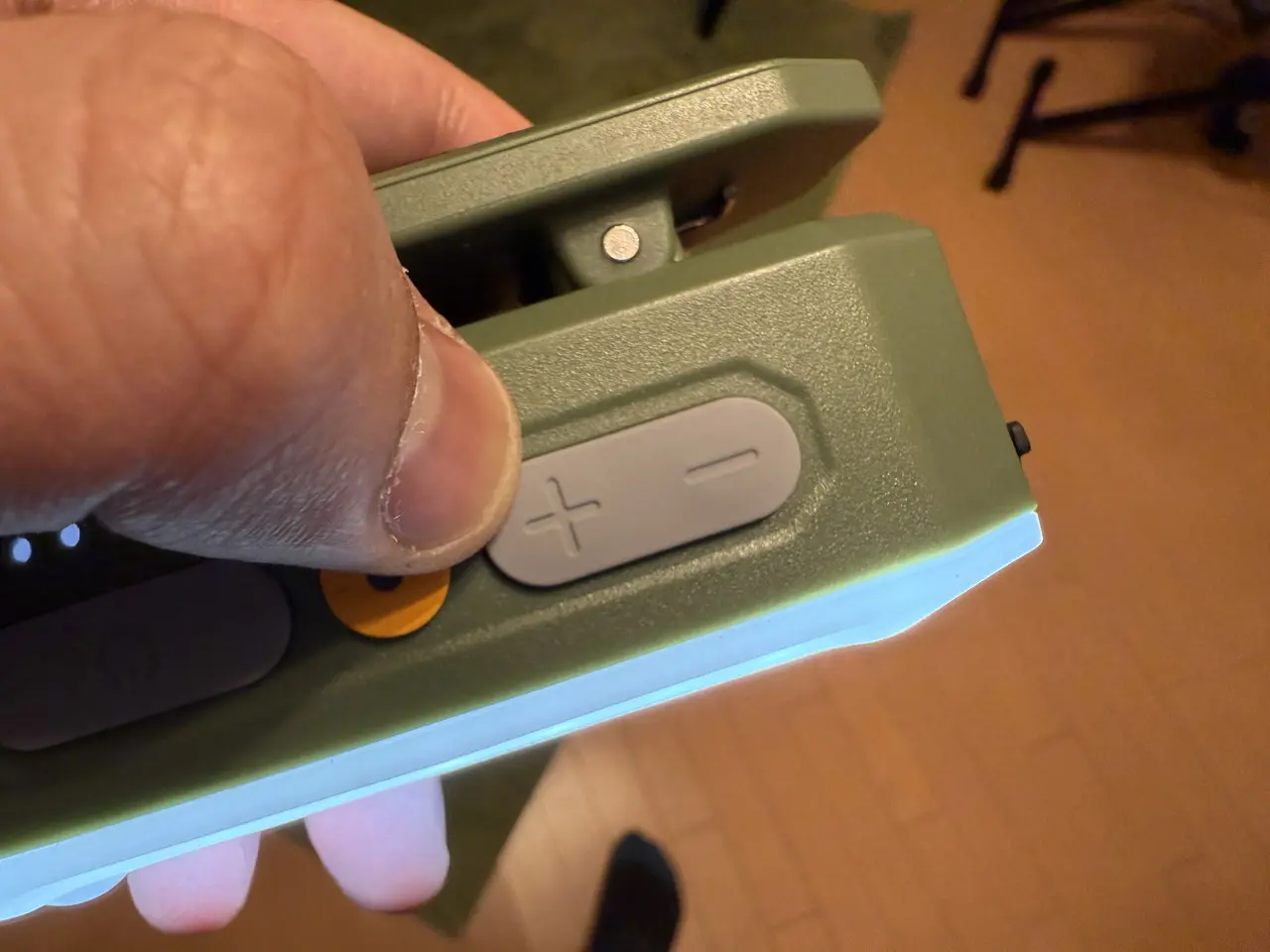 明るさ調整ボタン