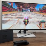 KTC G32P5のそばにSwitch2が置いてある