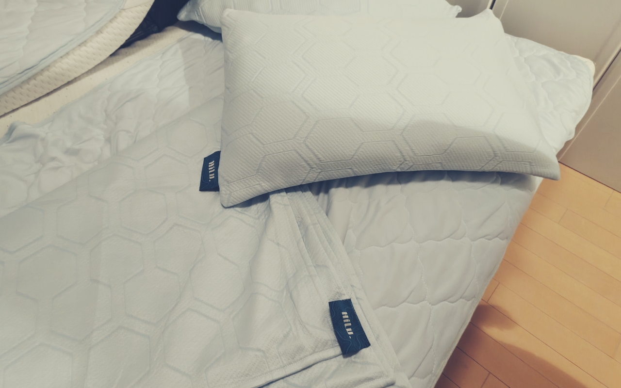 HILU Bluvet』レビュー！寝苦しい夜に最適な冷感ブランケット、1年中