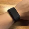 左手首に装着されたAmazfit Helio Strap