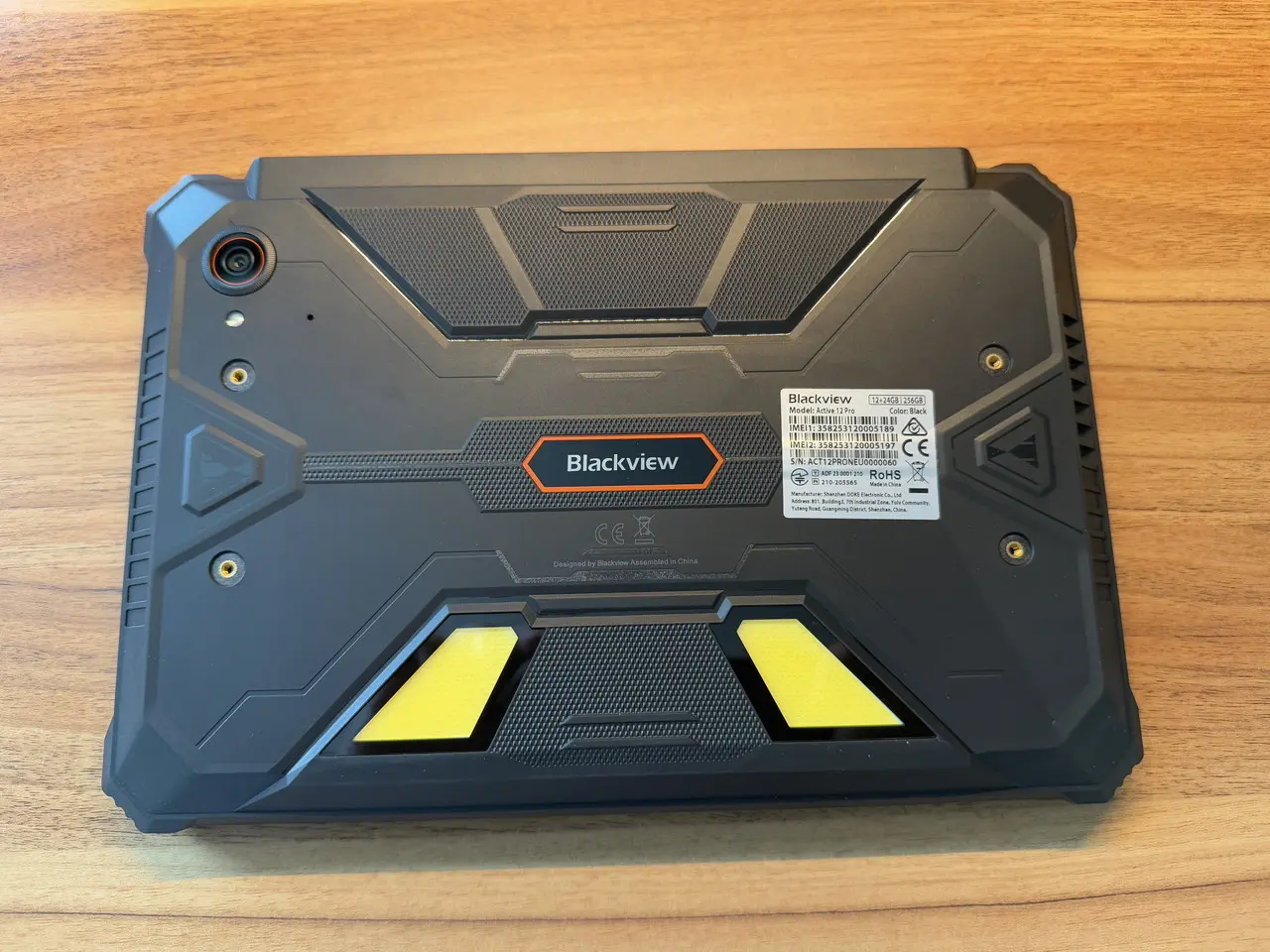 Blackview Active 12 Proの外観(背面アングル)