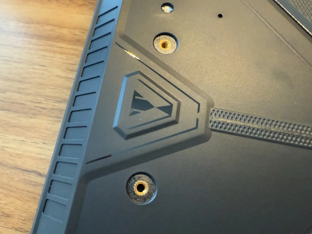 Blackview Active 12 Proのスタンド固定ネジ穴