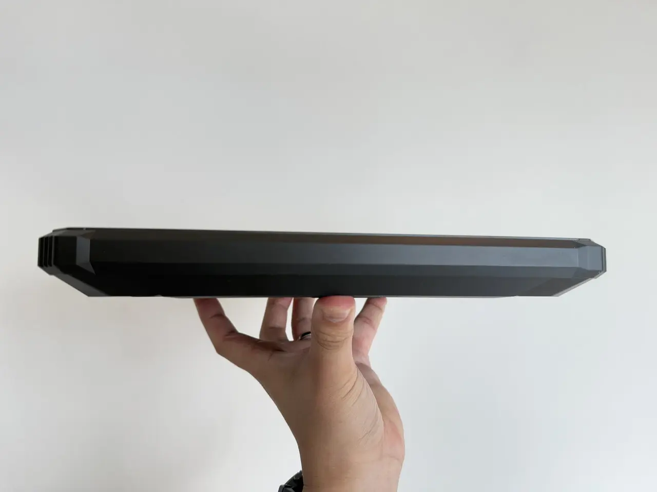 Blackview Active 12 Proの右側面インターフェース