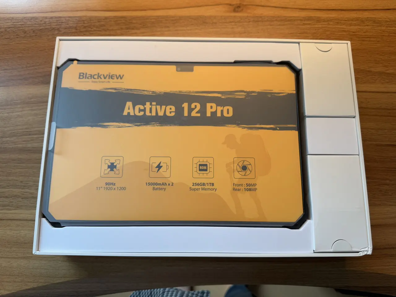 Blackview Active 12 Proの箱を開けた