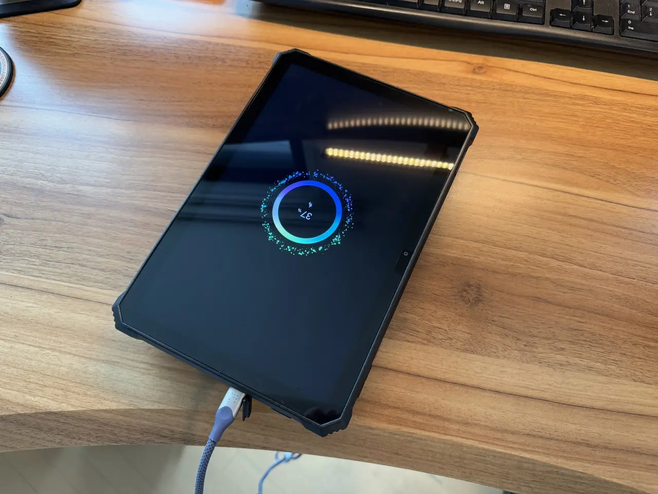 充電中のBlackview Active 12 Pro