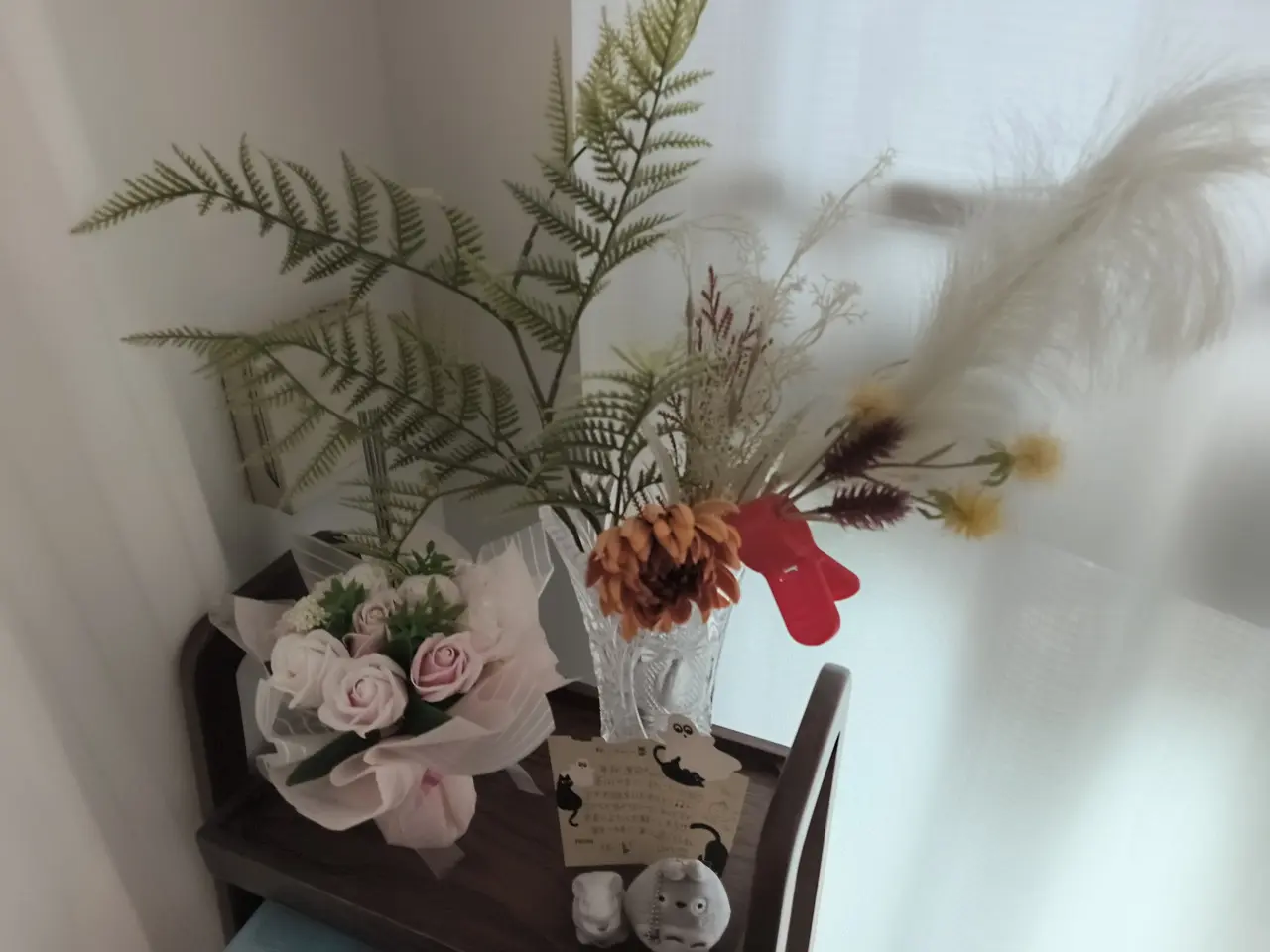 リアカメラで撮影した造花