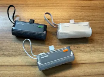 SHARGE FlowMini2のピンク色とシルバー色とブラック色を並べている