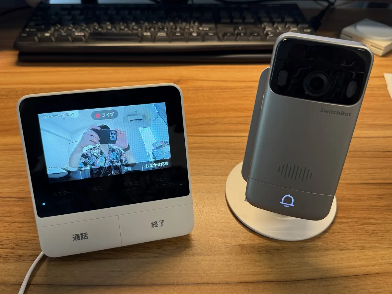 映像が親機モニターから出力されている様子