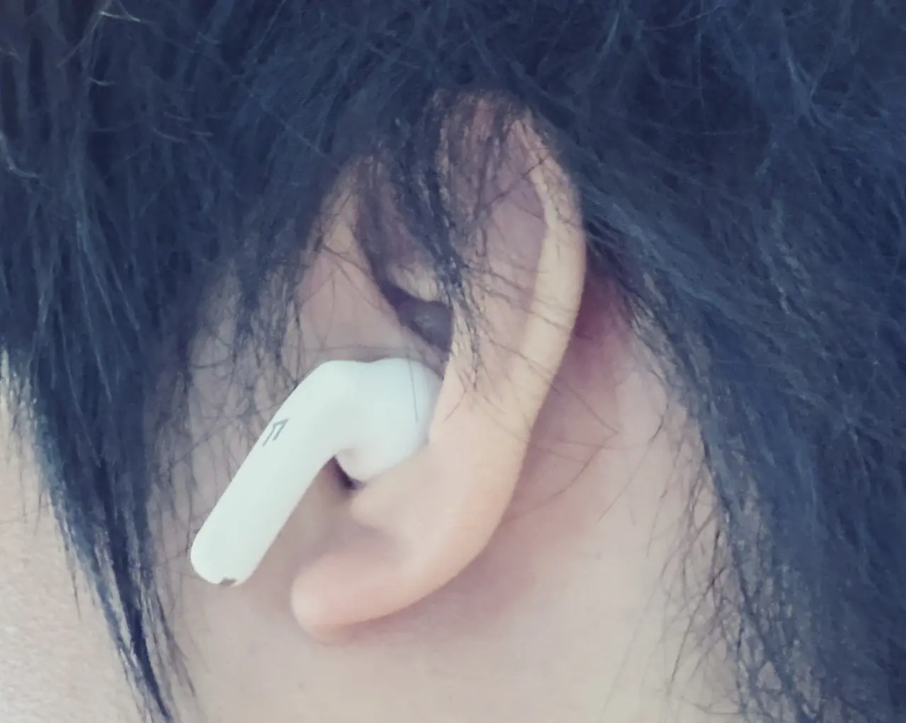 1MORE Q21を装着した左耳