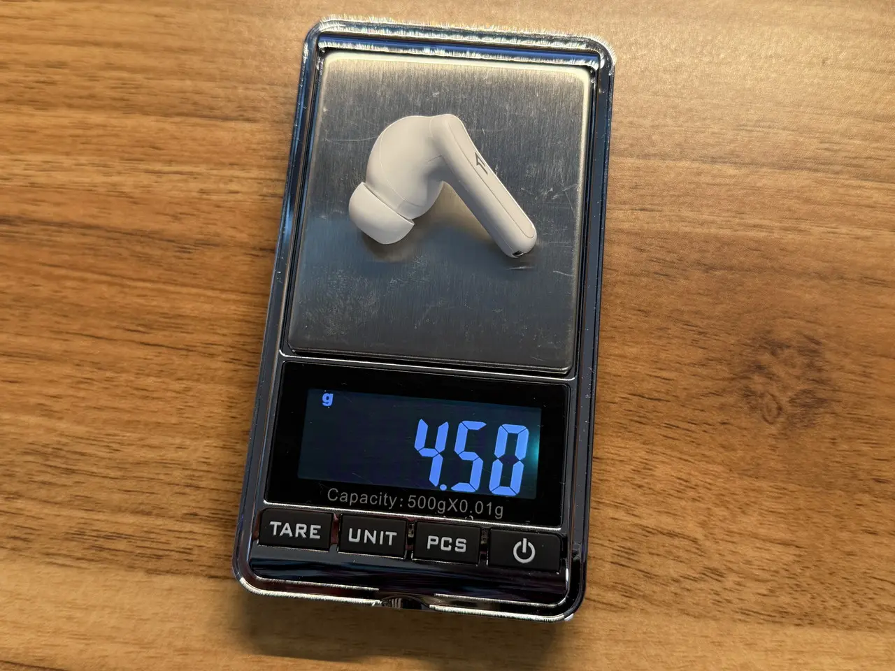 1MORE Q21のイヤホン単体を計量している