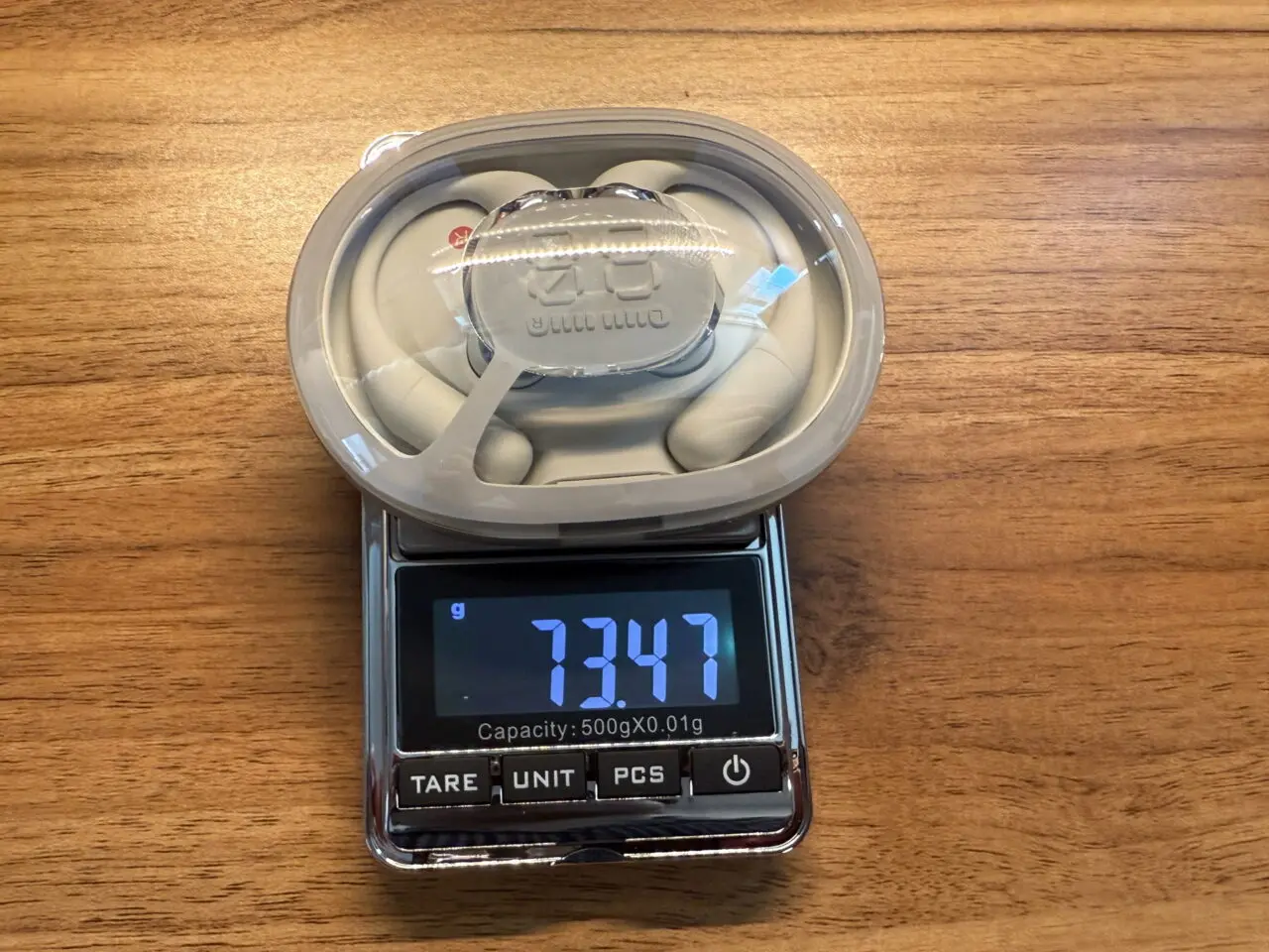 ACEFAST ACEFIT Proのチャージケースを計量している