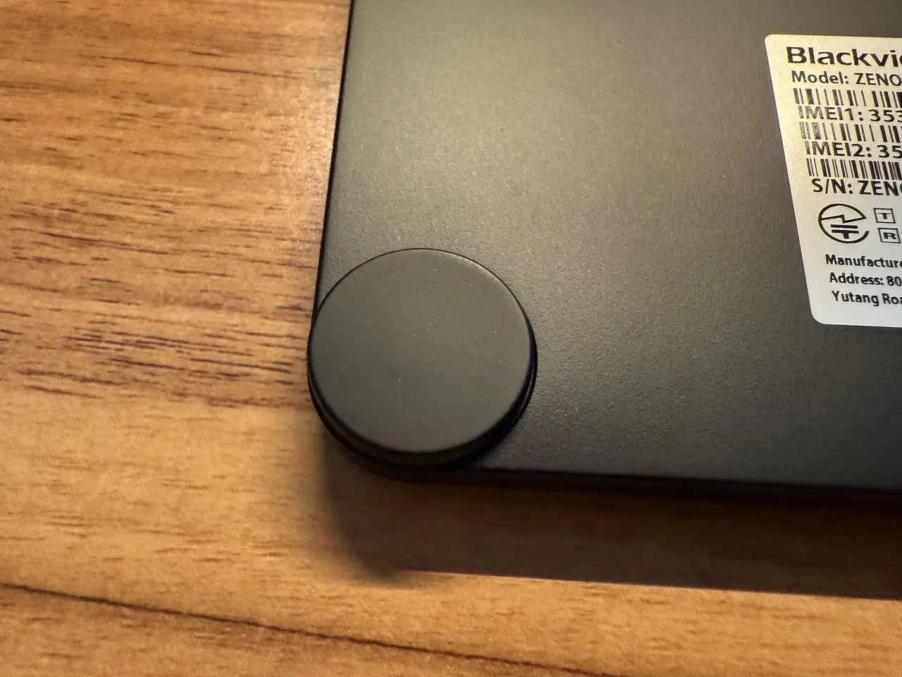 Blackview ZENO 1背面のスタンド取り付け部