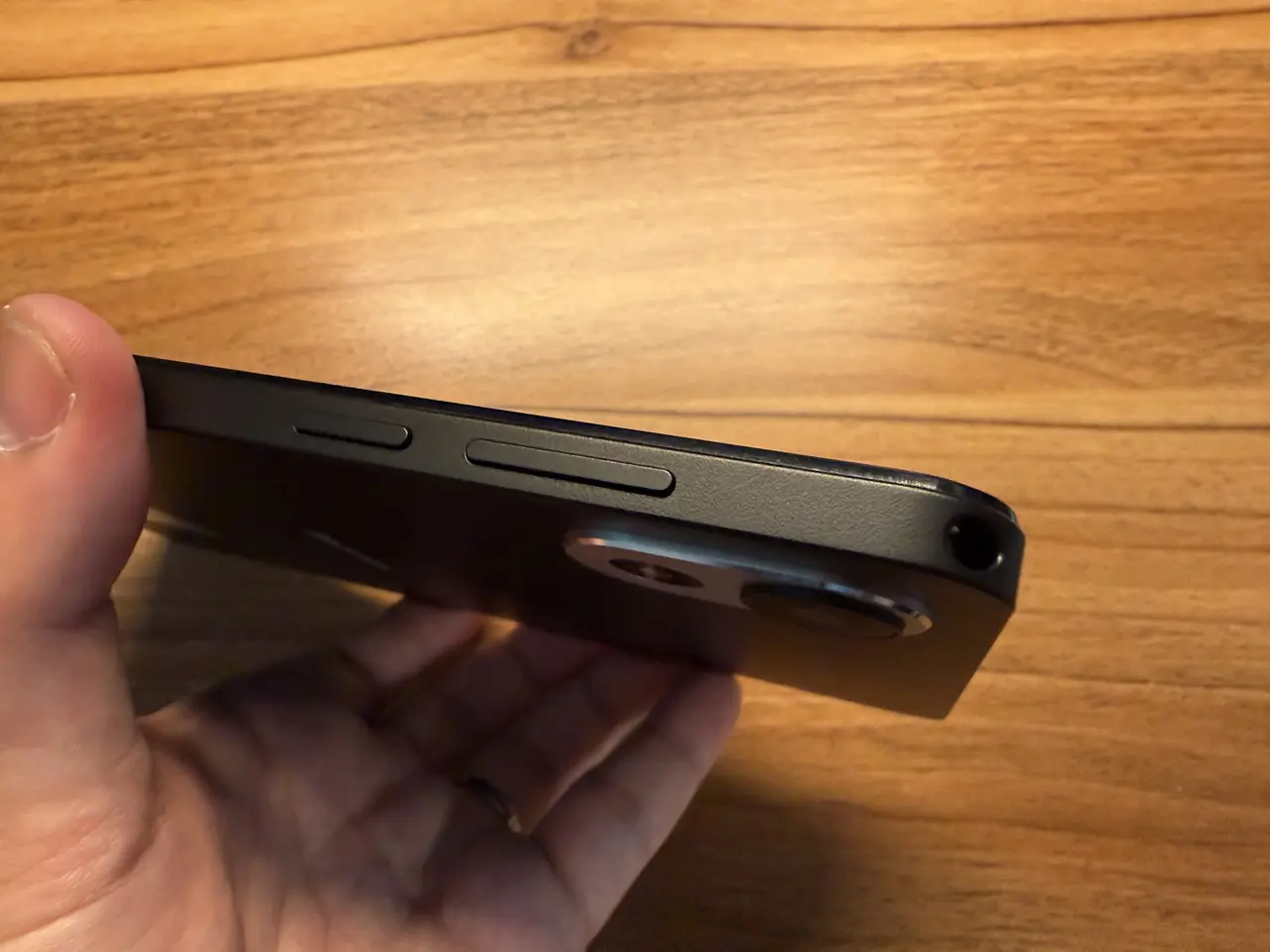 Blackview ZENO 1の右側面インターフェース