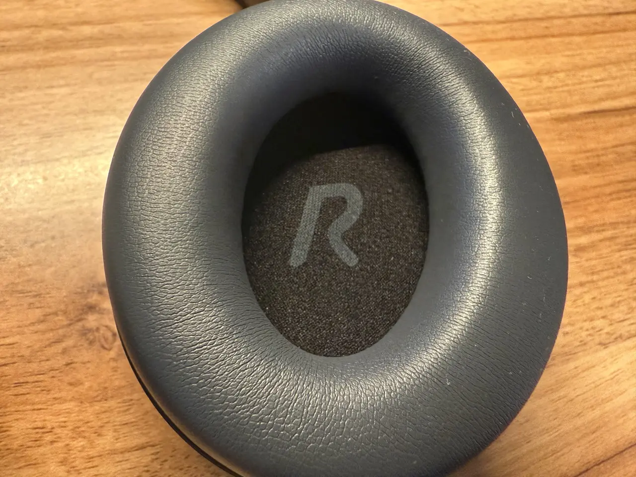 SOUNDPEATS Space Proのイヤーカップ(右側)