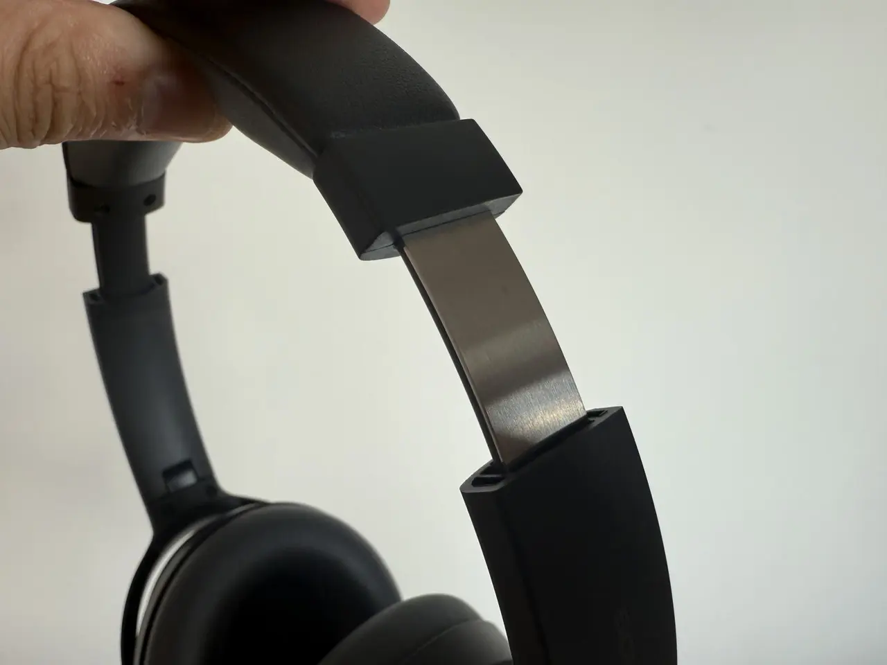 SOUNDPEATS Space Proのアームを伸ばした