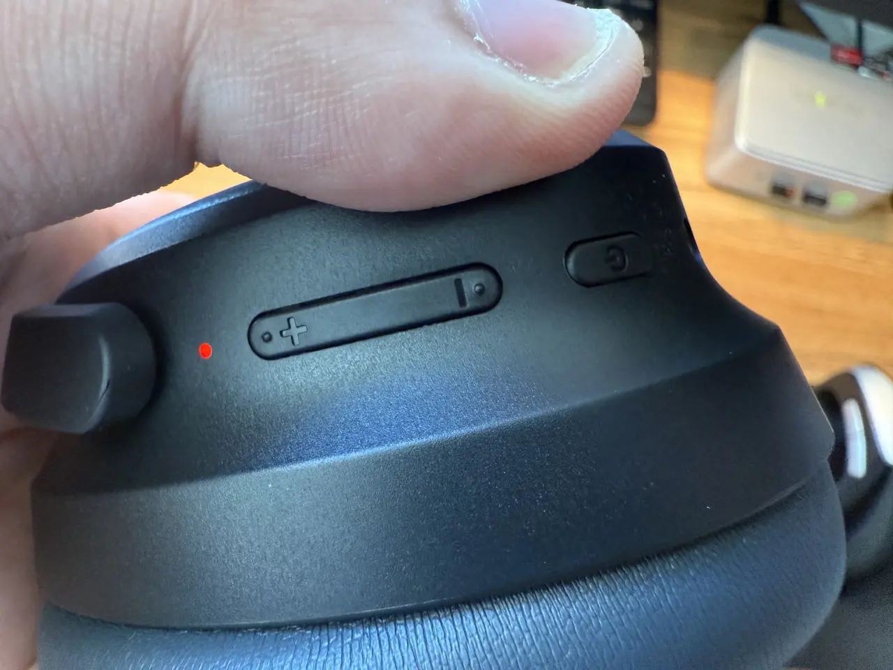 ペアリングスタンバイ中のSOUNDPEATS Space Pro