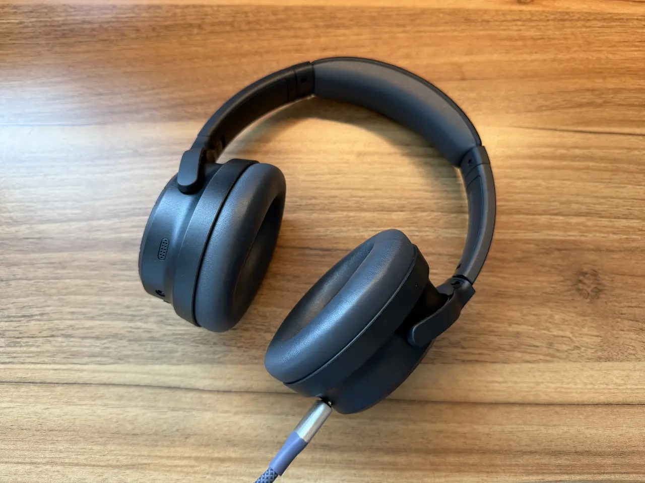 充電中のSOUNDPEATS Space Pro