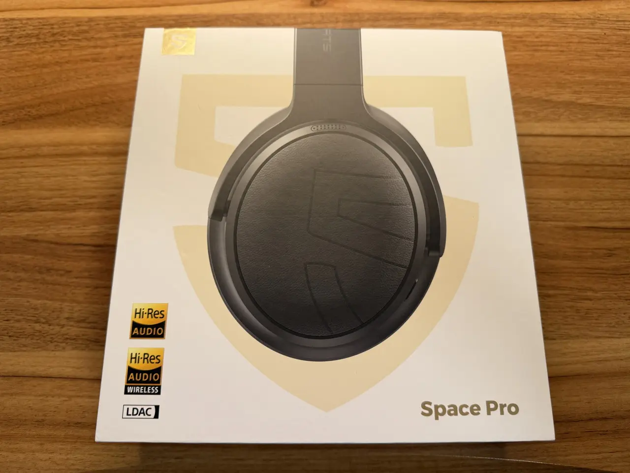 SOUNDPEATS Space Proの外箱