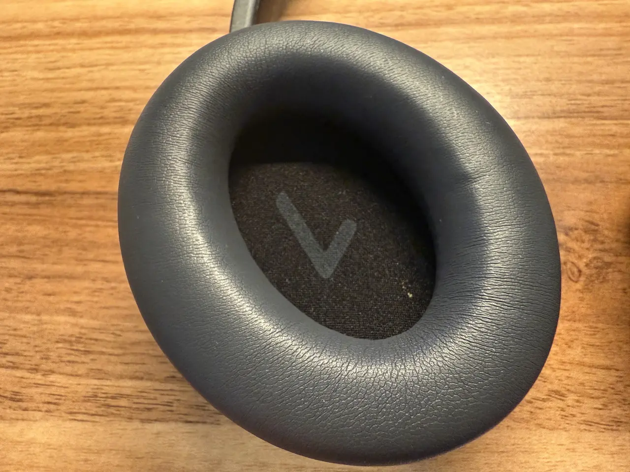 SOUNDPEATS Space Proのイヤーカップ(左側)