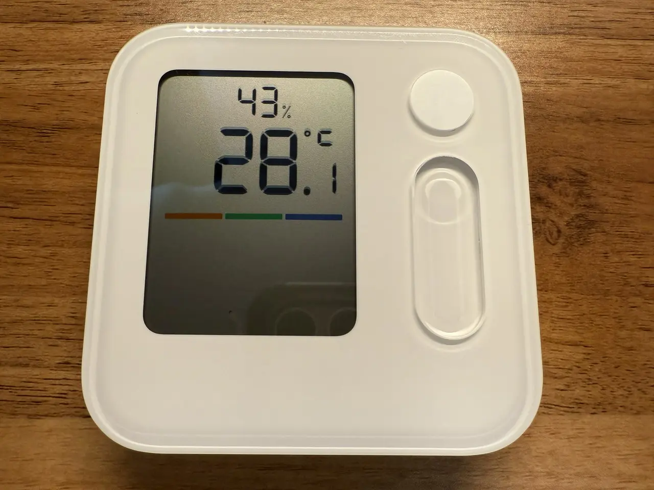 SwitchBot 温湿度管理パネルのディスプレイが表示されている様子
