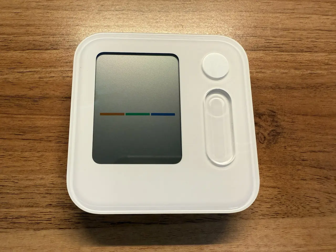 SwitchBot 温湿度管理パネルの外観(正面アングル)