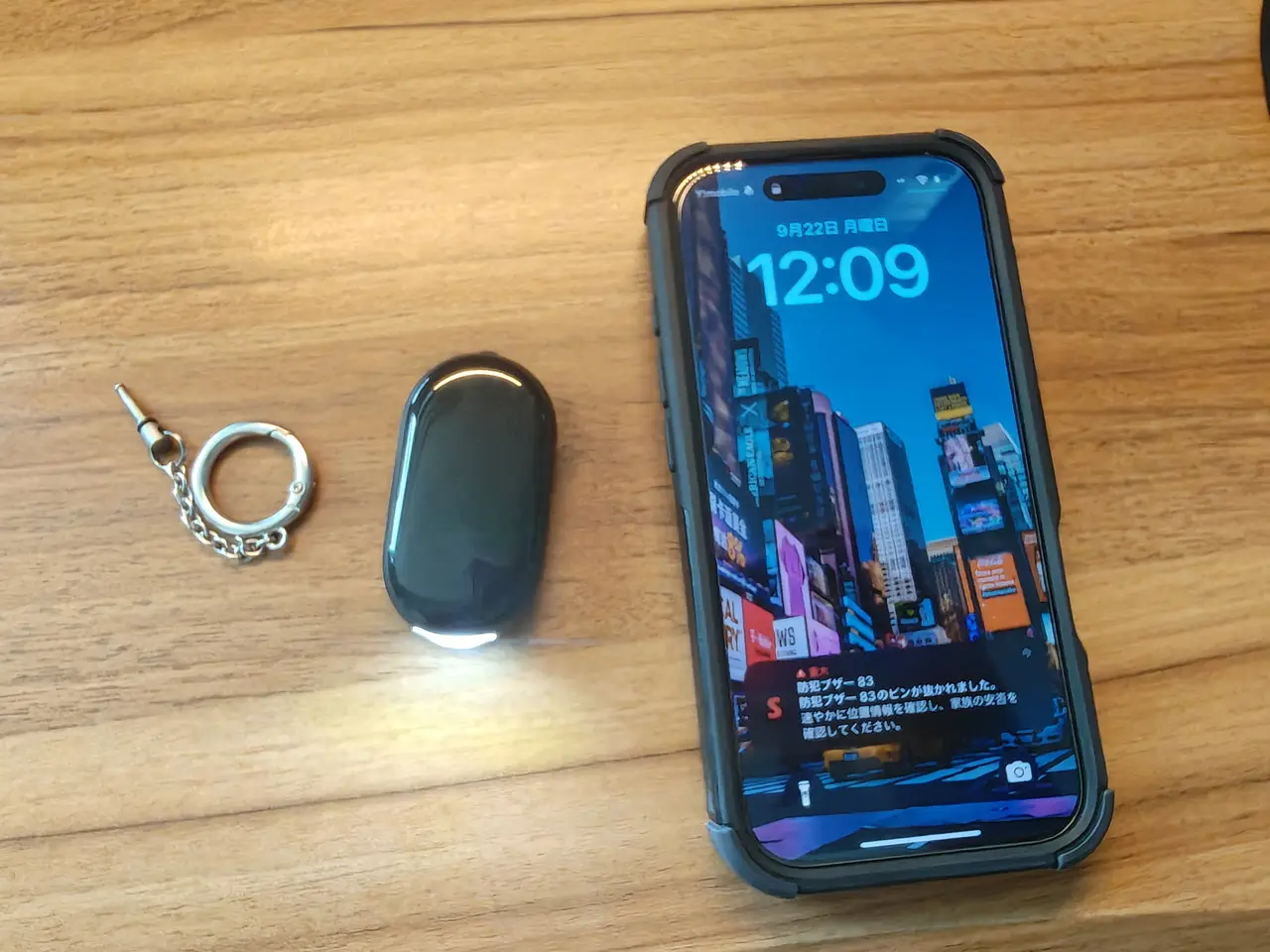 ピンが抜かれた状態のSwitchBot 防犯ブザー