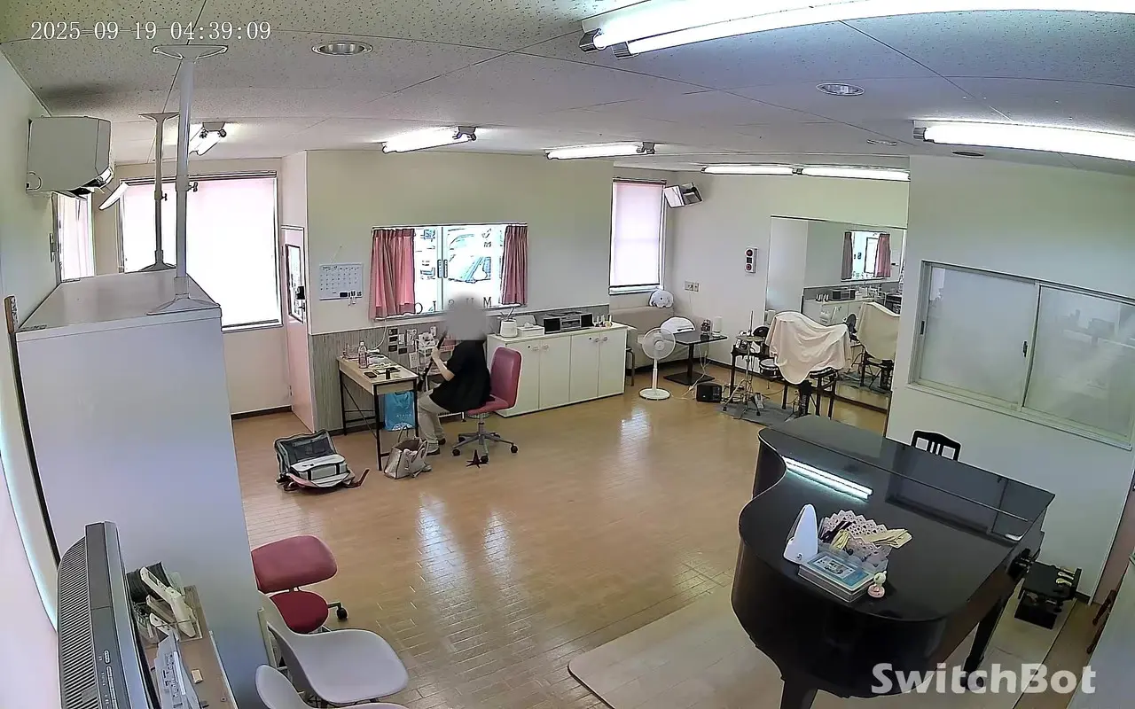 SwitchBot 見守りカメラ Plus 5MPで撮影された教室内の映像